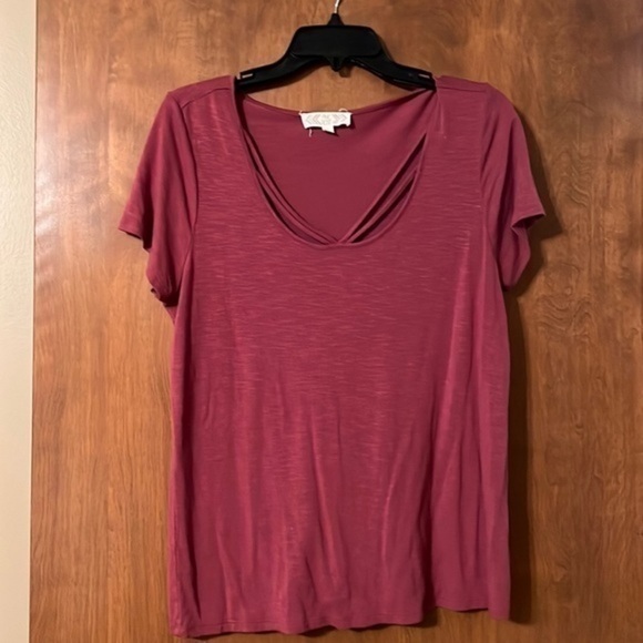 Pink Rose Maroon tee shirt with double line design on neckline Size Large‎ - Picture 1 of 3